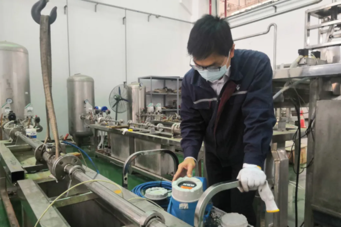 圖3 　液體流量計計量校準現(xiàn)場
